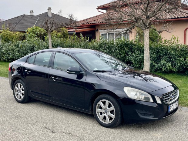 Volvo S60 2.0 D [D3] Momentum Nagyszer� �llapot...
